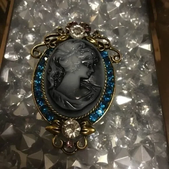 Vintage Inspired Rhinestone Pink Blue Gold Portrait Cameo Brooch - Picture 3 of 6
